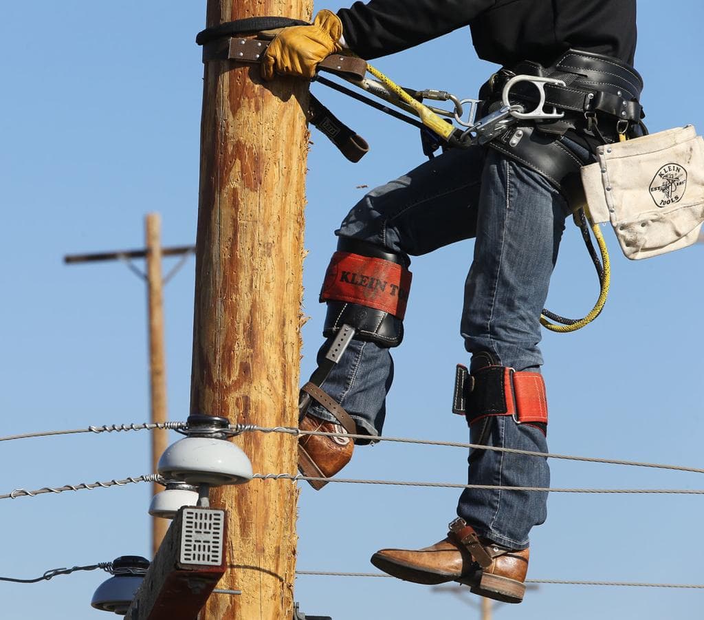 Lineman training at Texas State Technical College