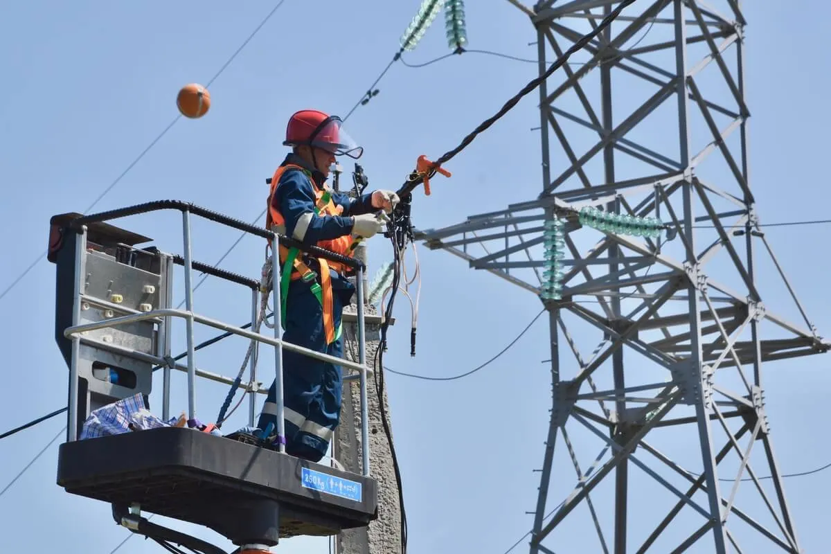 Lineman in Northwest Territories