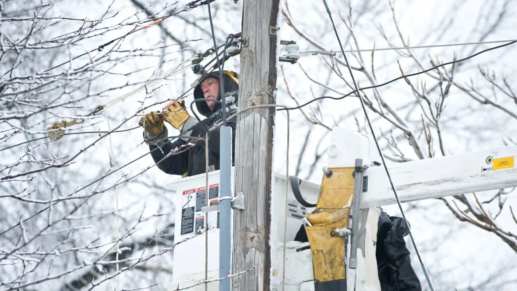 Lineman in Nunavut