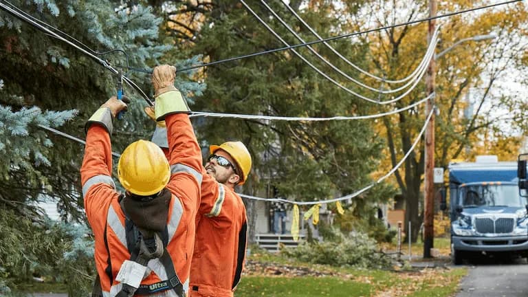 Lineman in Quebec